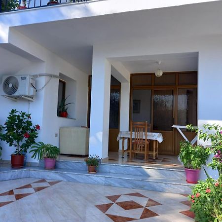 Sea View Apartments Vlorë Esterno foto