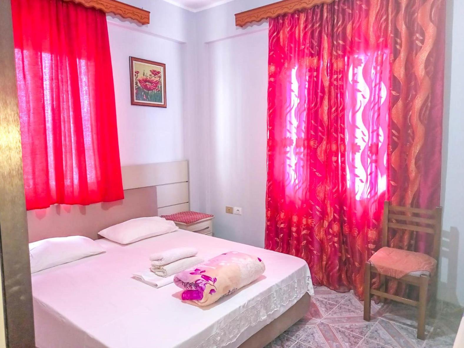 Sea View Apartments Vlorë Esterno foto