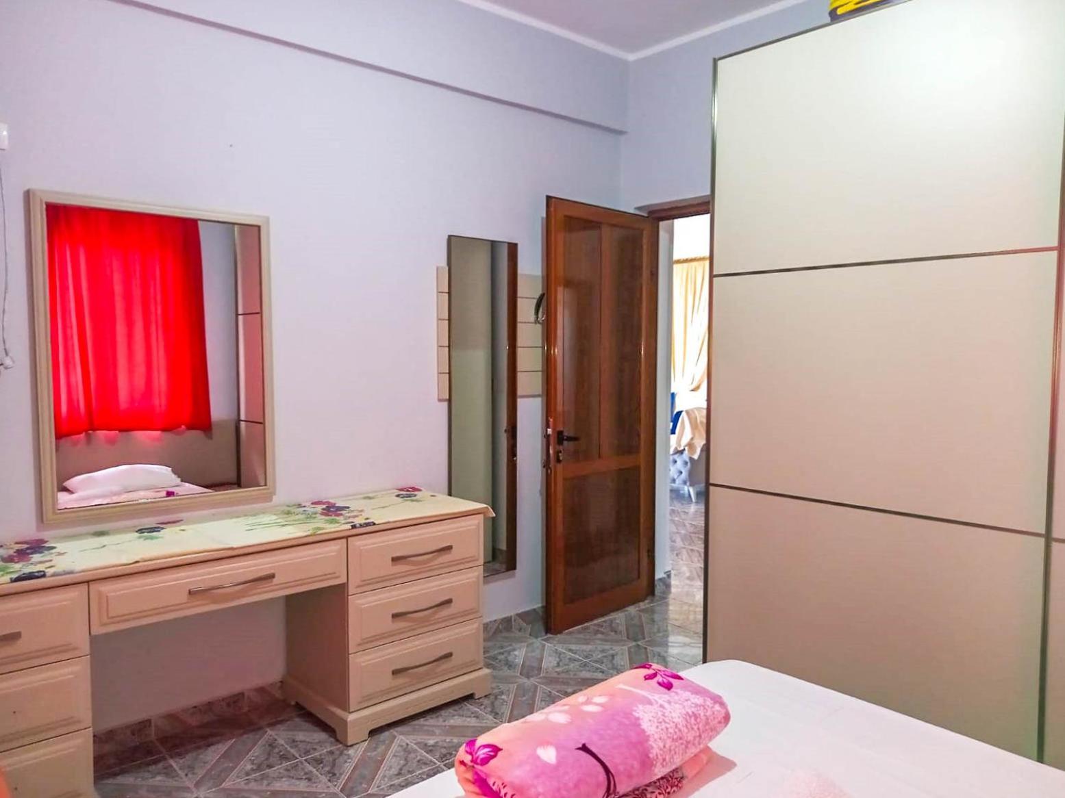 Sea View Apartments Vlorë Esterno foto