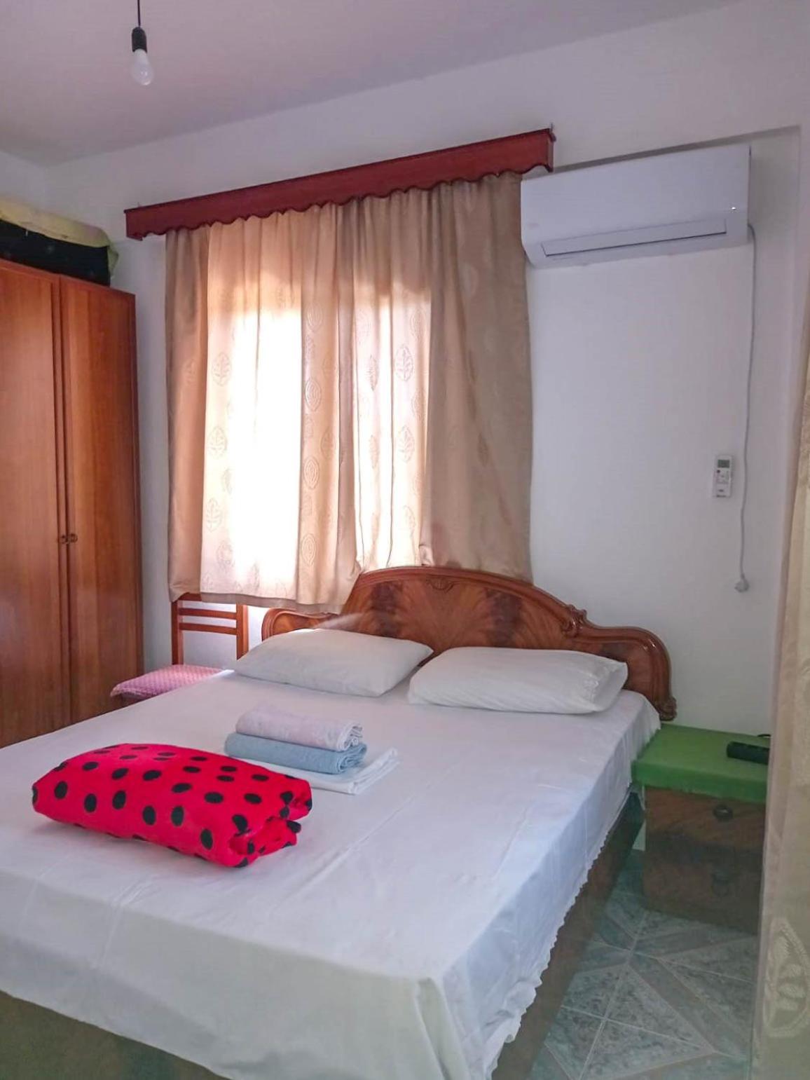 Sea View Apartments Vlorë Esterno foto