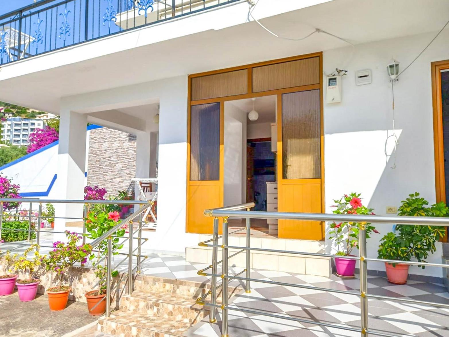 Sea View Apartments Vlorë Esterno foto