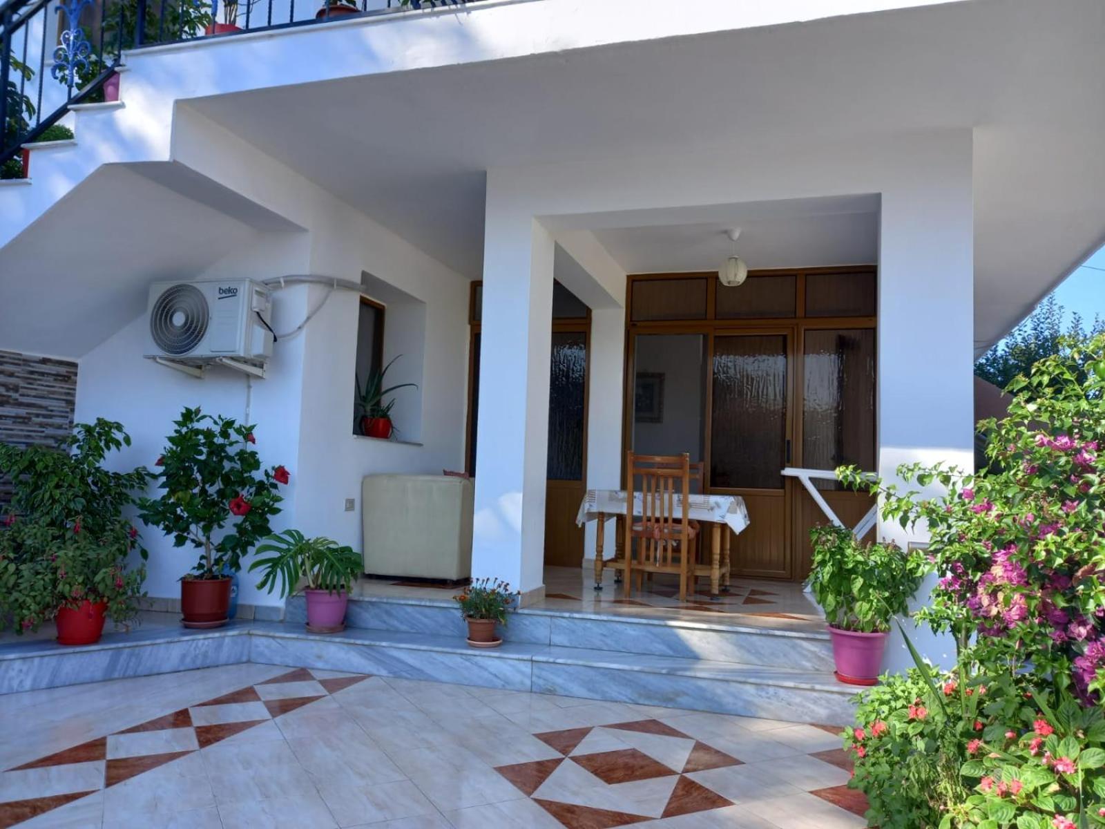 Sea View Apartments Vlorë Esterno foto
