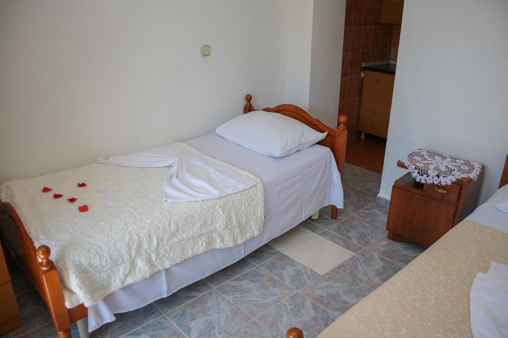 Sea View Apartments Vlorë Esterno foto