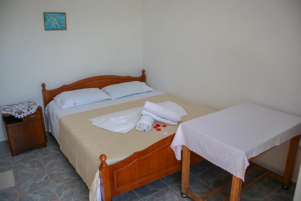 Sea View Apartments Vlorë Esterno foto